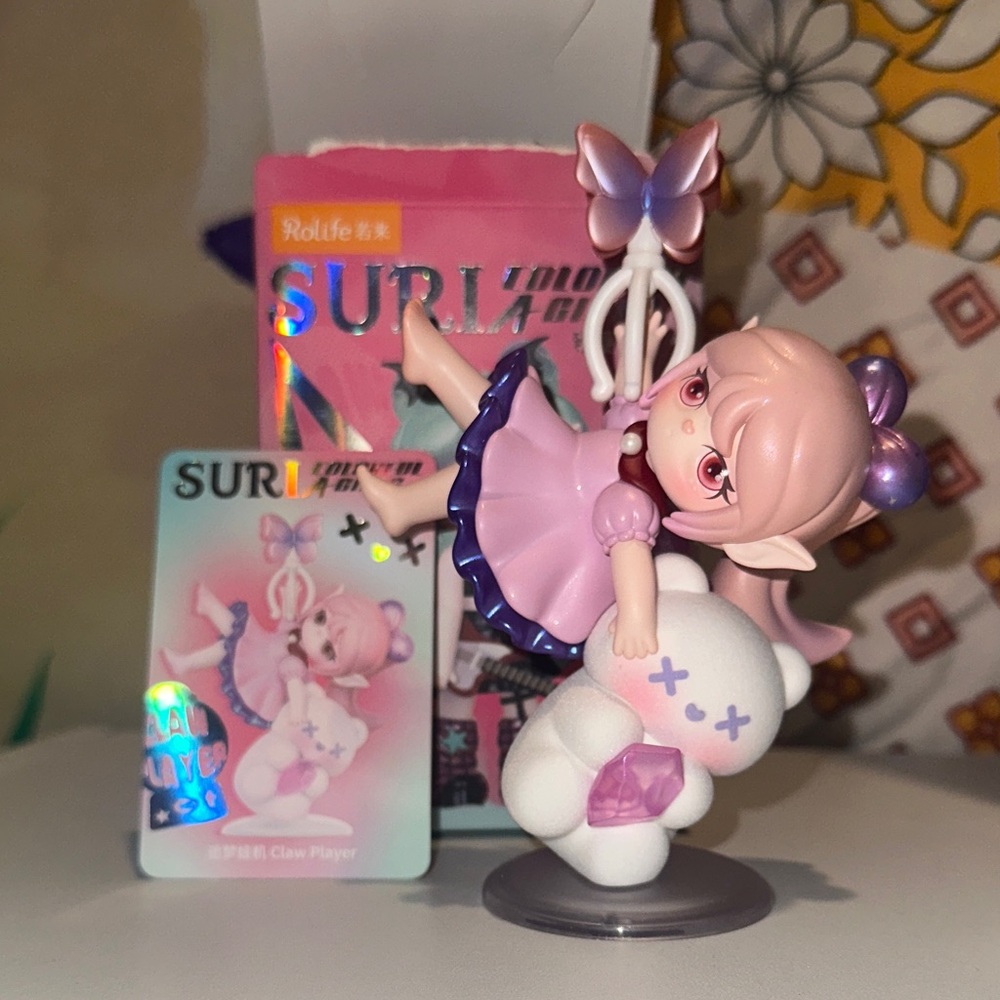 Rolife Suri Colorful A-Girls Claw Player Figurine